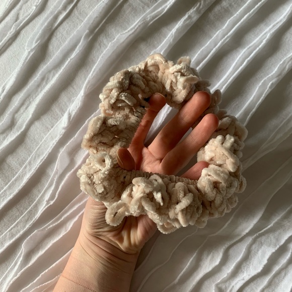 (3/$10) Canadian Frost Hair Srunchie - Picture 3 of 4